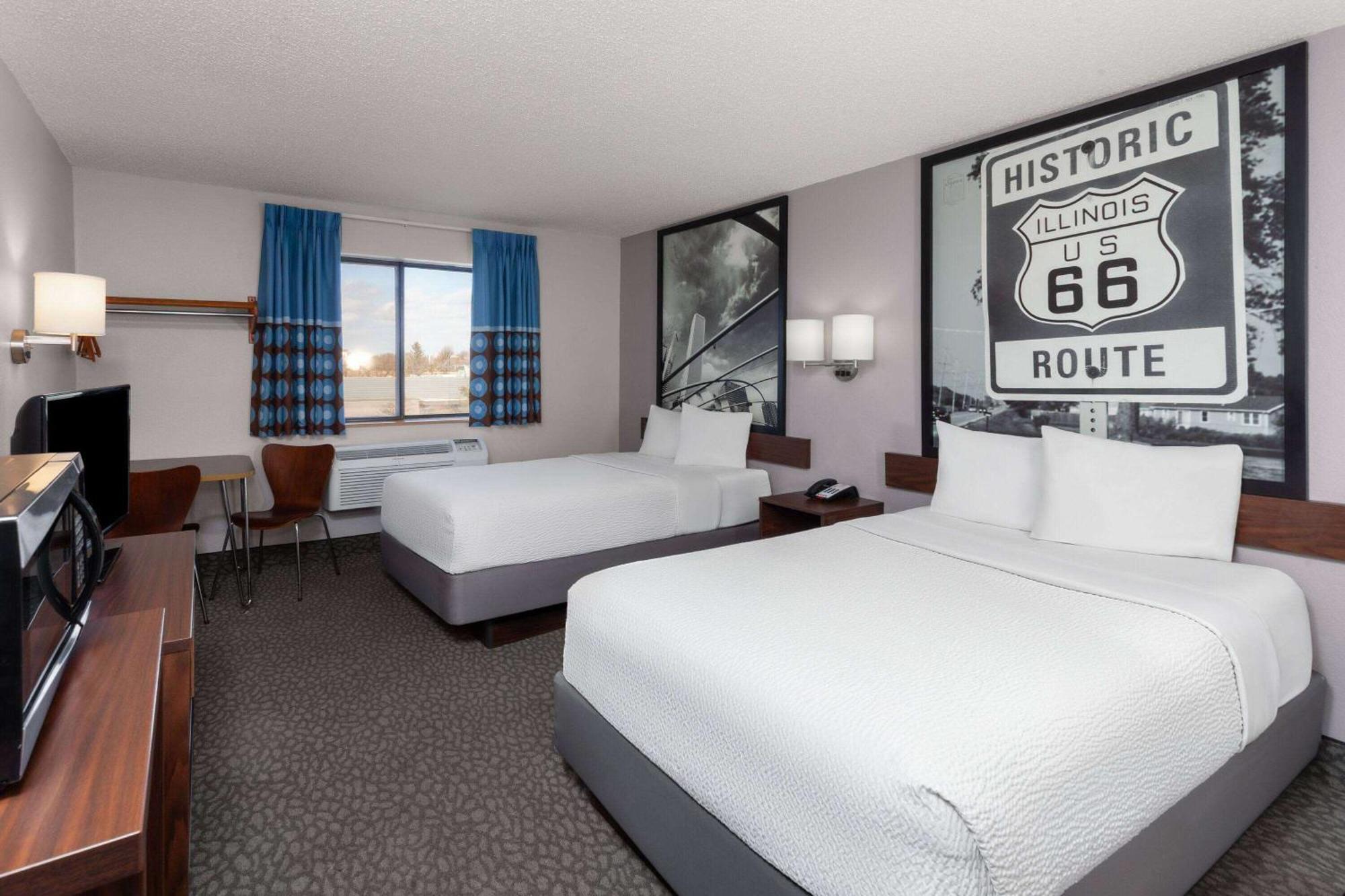 Super 8 By Wyndham Romeoville Bolingbrook Exterior photo
