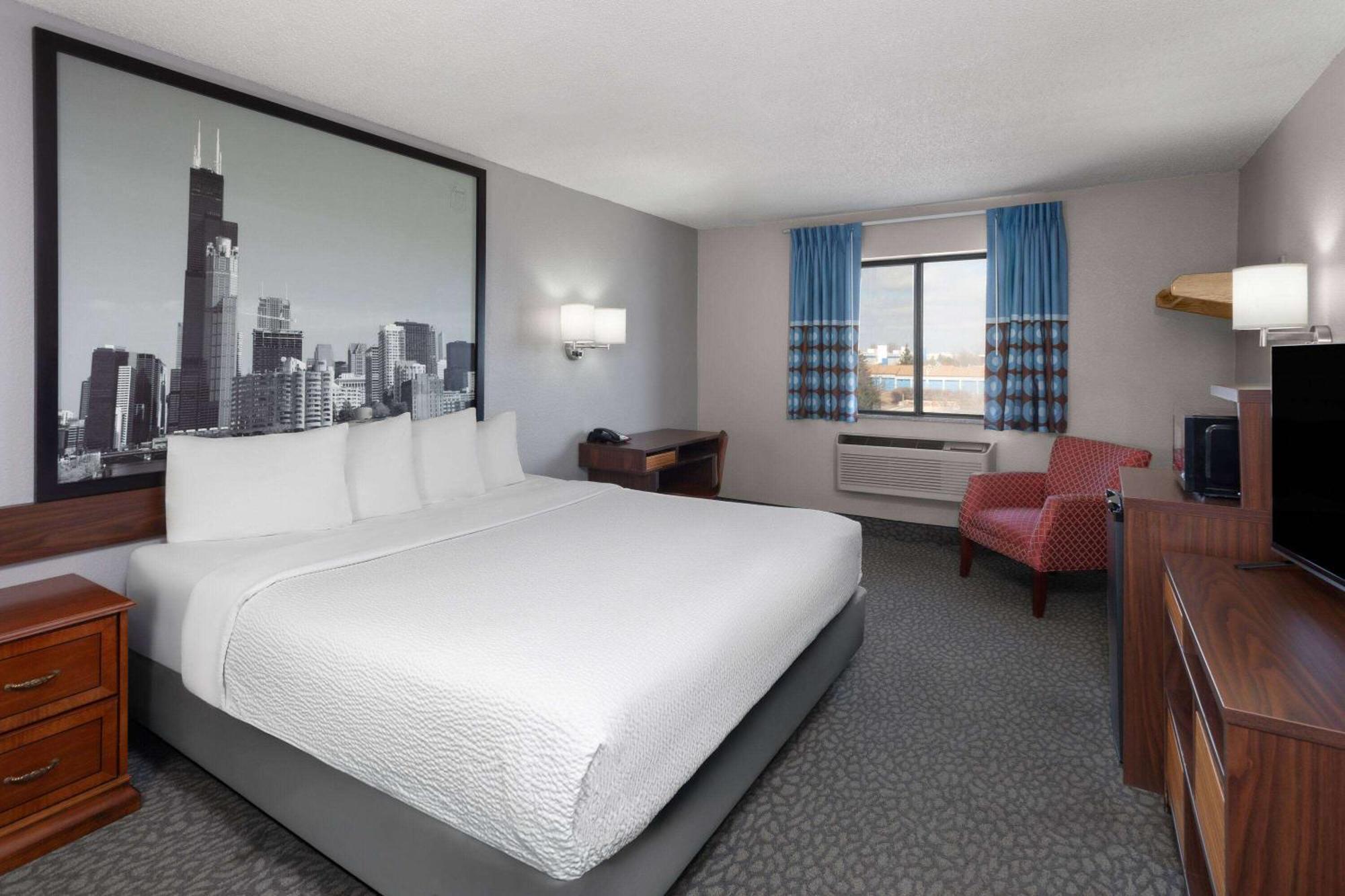 Super 8 By Wyndham Romeoville Bolingbrook Exterior photo