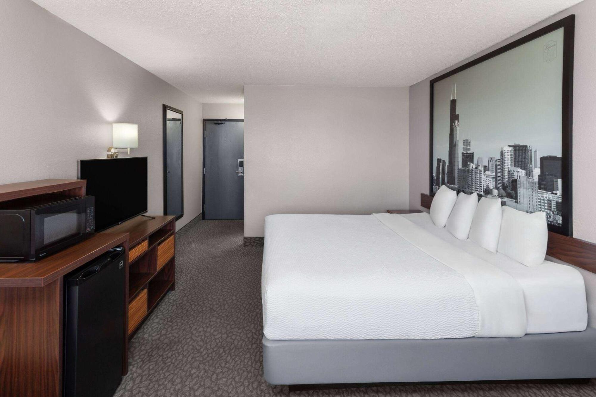 Super 8 By Wyndham Romeoville Bolingbrook Exterior photo